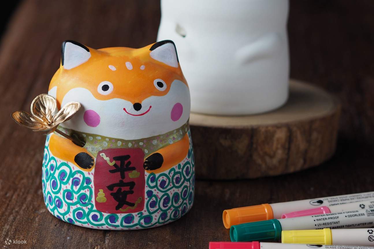 Esperienza artigianale di ceramica creativa per la prosperità: Gatto dorato e Taiwanese God of Wealth dipinti a mano